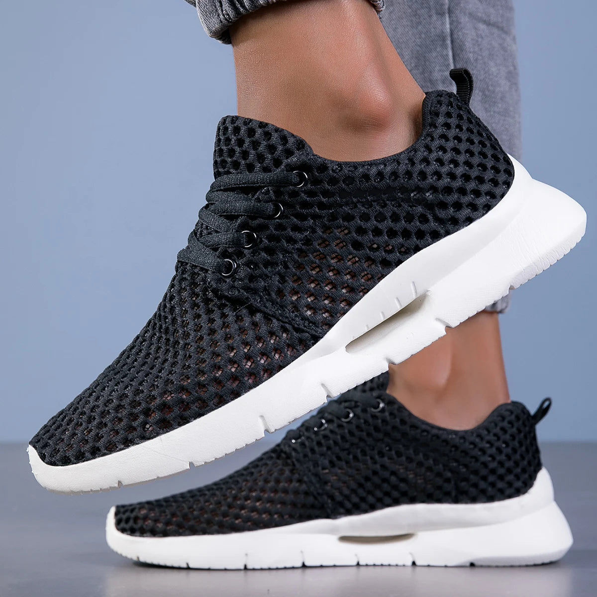 Nova Mesh Sneakers