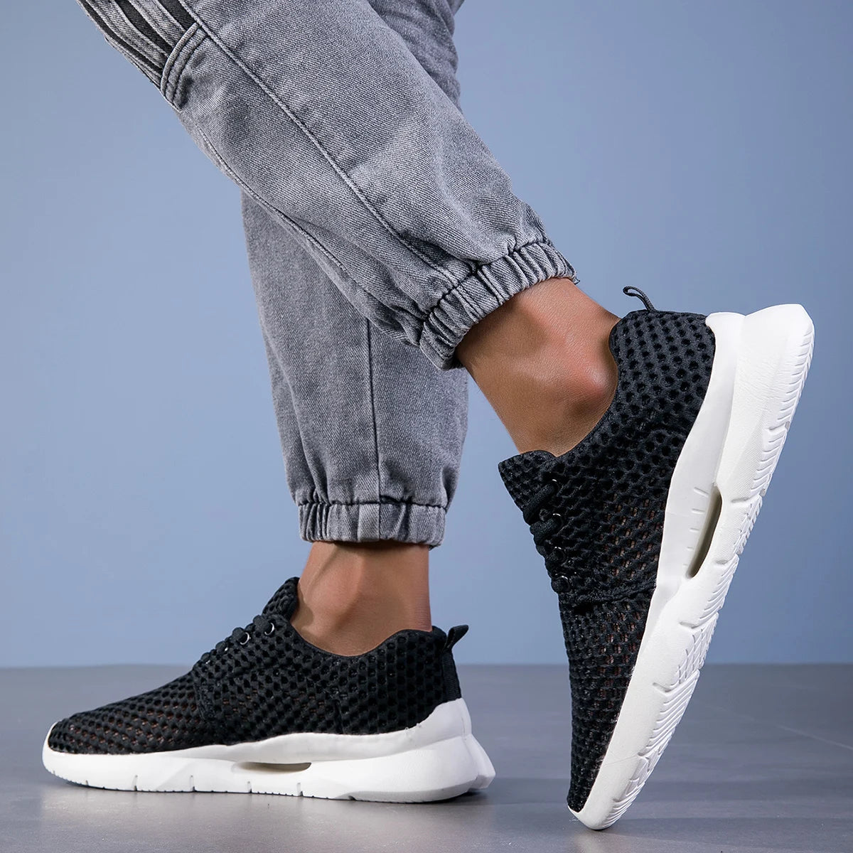 Nova Mesh Sneakers